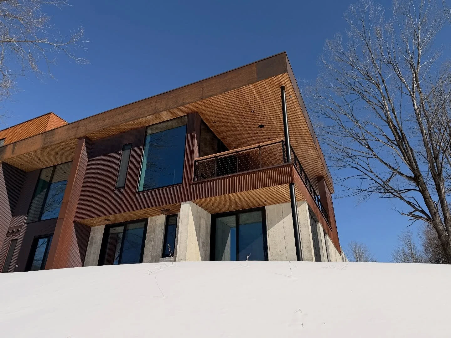 The crisp winter sky played a beautiful backdrop to the Corten Steel siding of this new build in Charlotte. 

Architect: @eh_architect 
Builder: @redhousebuilding