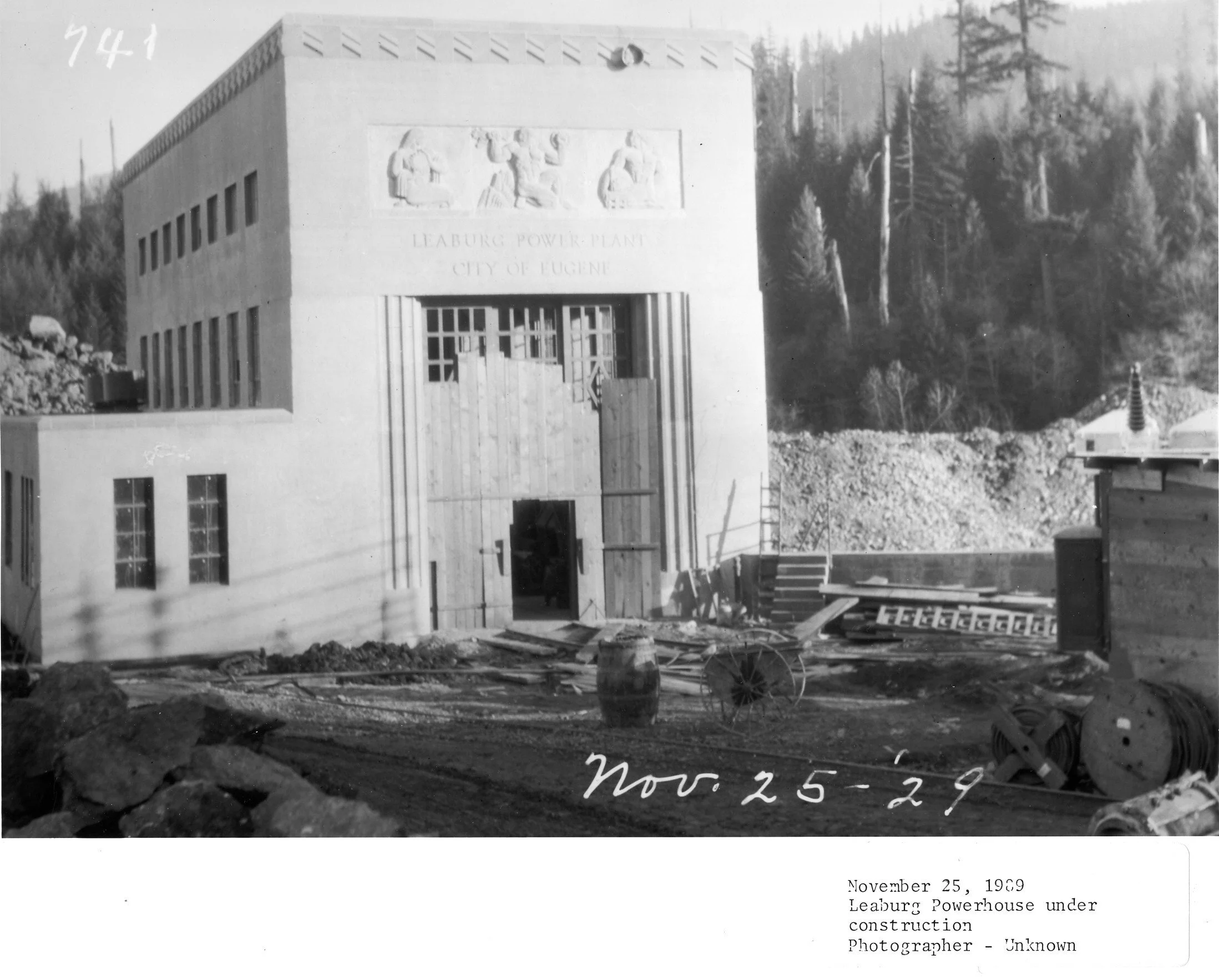 05ewebhist1929 Leaburg construct.jpg