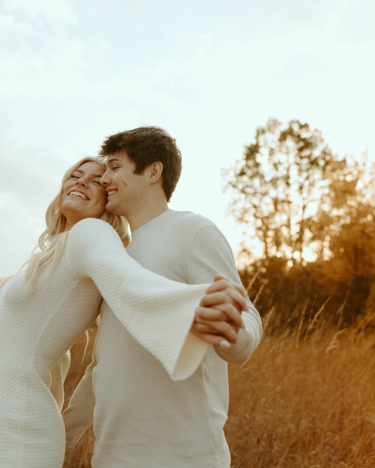 feels so high school 
&bull;
&bull;
&bull;
&bull;
&bull;
&bull;
&bull;
&bull;
#phoenixphotographer #localphotographer #minnesotacouplesphotographer #minnesotaphotographer #midwestphotographer #midwestcouplesphotographer
#minneapolisphotographer #dulu