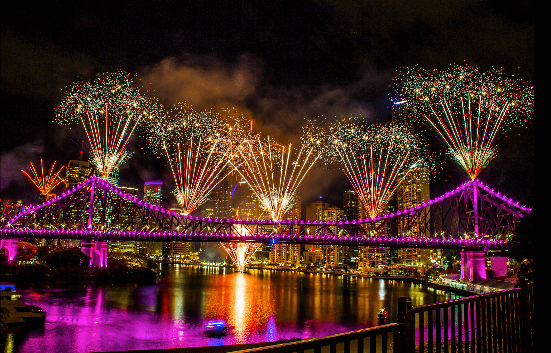 Brisbane Fireworks Locations , New Year’s Eve fireworks across ...