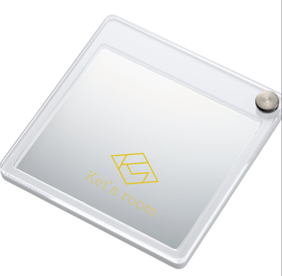 クリアスライドミラースクエア ¥1,200 Kei’s roomのロゴが内側にプリントされているので、プリントが落ちにくくなっています。