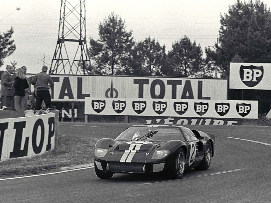 1966 No.2 Ford GT40 MKII-A P/1046 — Shoot for Details