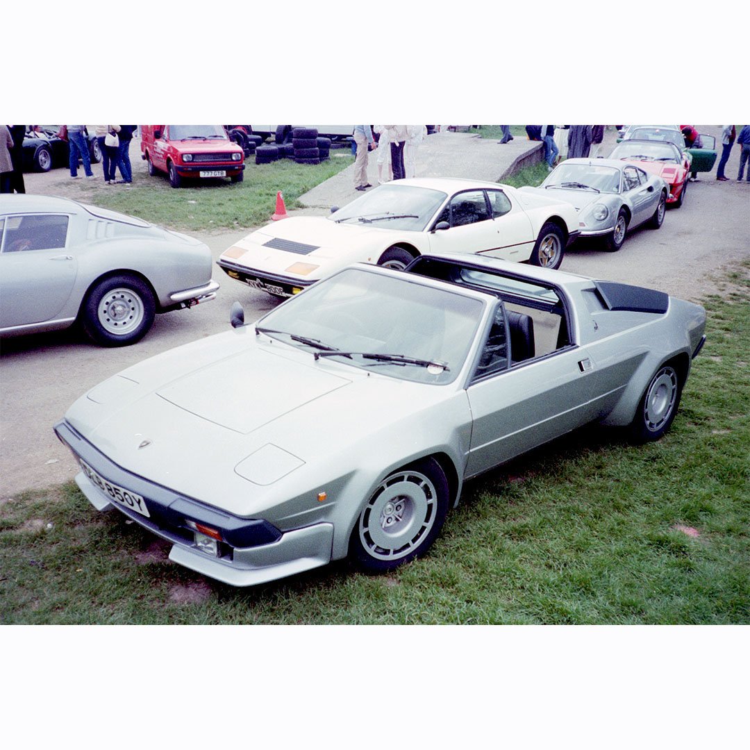 Lamborghini Jalpa P350 chassis DLA12057 (Portman's demonstrator) at Goodwood in 1983.

Photo credit: Supercar Nostalgia

#lamborghini #lamborghinijalpa #jalpa #classiclamborghini #trackdays #goodwood #1983