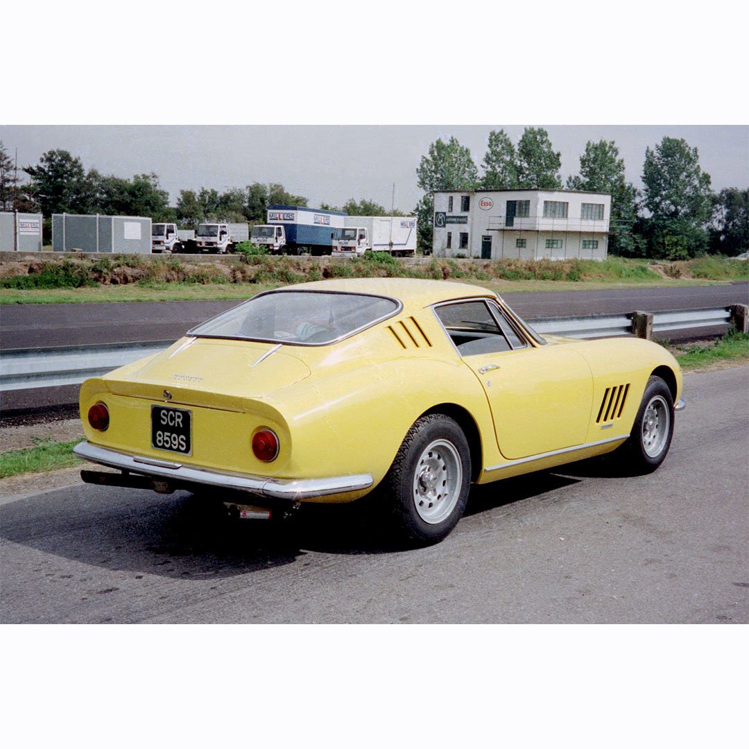 Ferrari 275 GTB Series 2 at Goodwood in 1990.

Photo credit: Supercar Nostalgia

#ferrari #ferrari275 #ferrari275gtb #classicferrari #ferrariclassiche #goodwood #trackdays #1990 #275gtb