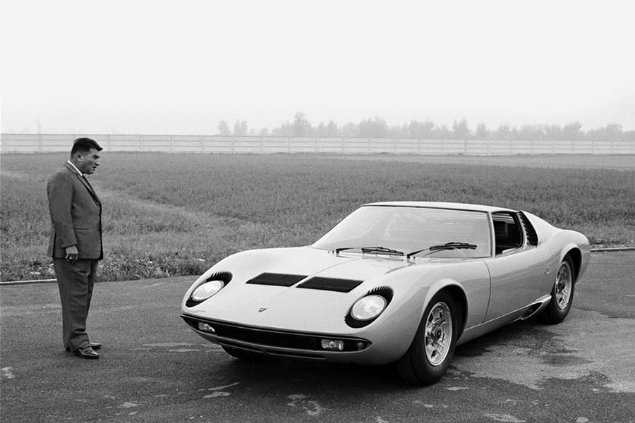 Guide: a Thoroughbred GT40 the Italian Way - a Historical &amp; Technical Appraisal of the Lamborghini Miura P400