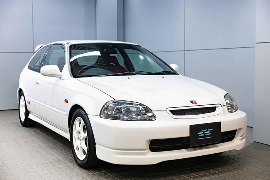 One to Buy: 4000km 1997 Honda Civic EK9 Type R