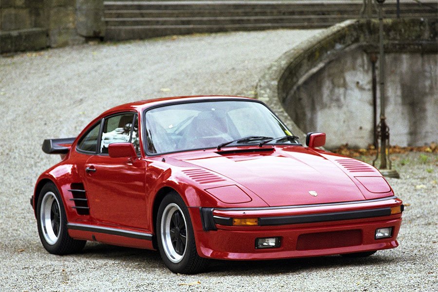 From Sonderwunsch to Exclusiv - a Historical &amp; Technical Appraisal of the Porsche 911 3.3 Turbo Flachbau Series 2 (930)