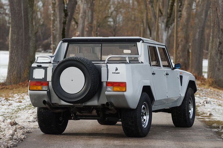 Lamborghini LM002 Guide — Supercar Nostalgia