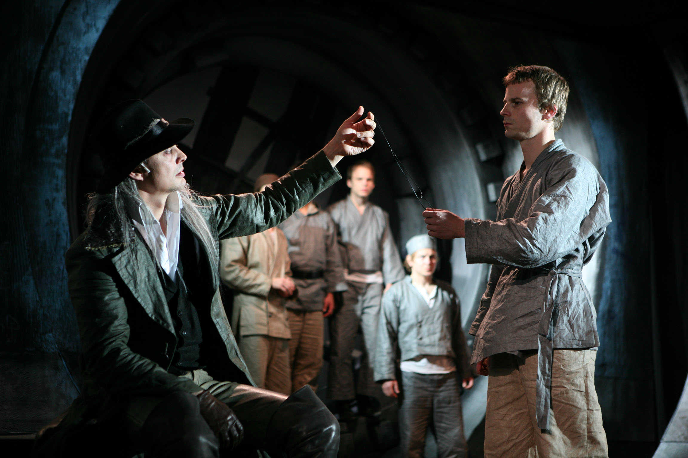 Bernhard_Majcen_als_Meister_und_Matthias_Hacker_als_Krabat1.jpeg