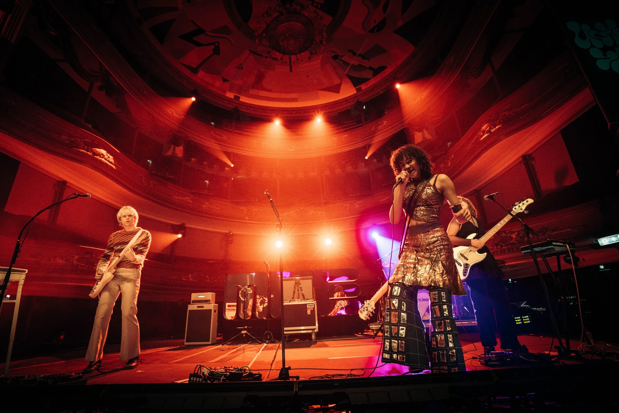 UCHE-YARA_Stadsschouwburg_EmmaPot_1601_ESNS25-09829.jpg