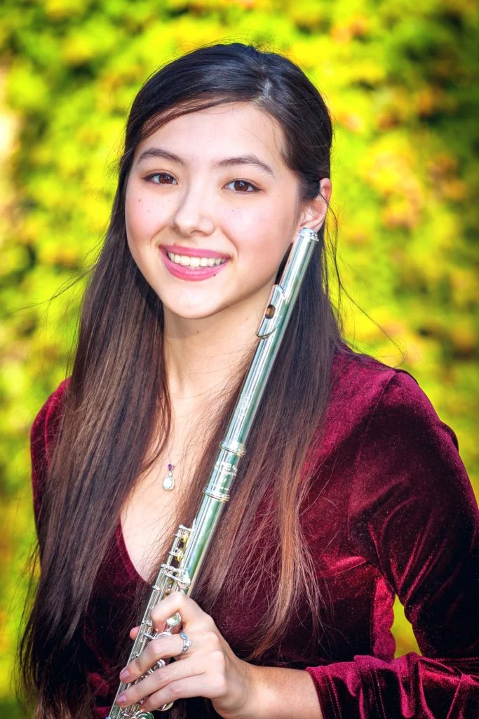 Yuna-Young-Artist-1-683x1024.jpg