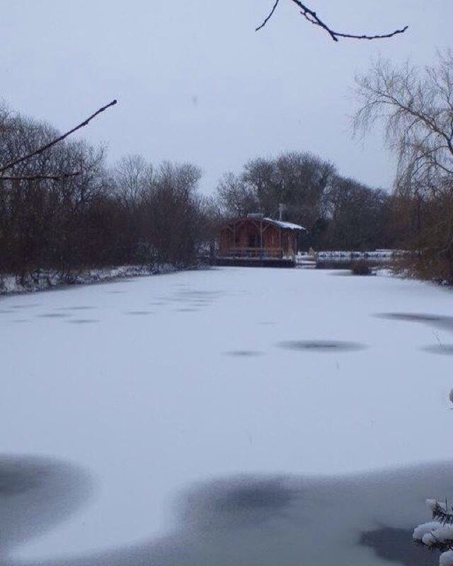 The lake partly iced over in the last freeze let's hope this weekend our guests will stay toasty warm by the woodburner....