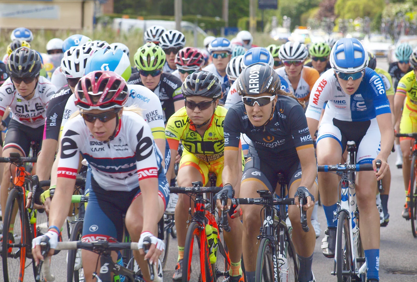 CYCLE RACE - Mike Trendell