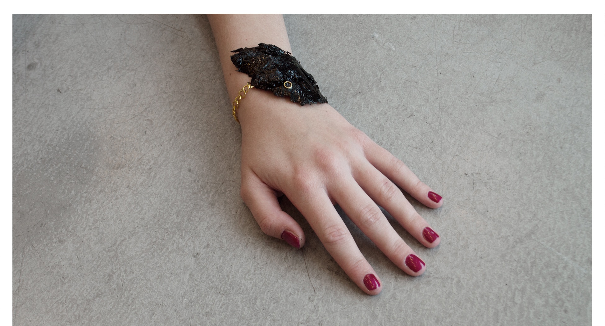 handchain.jpg