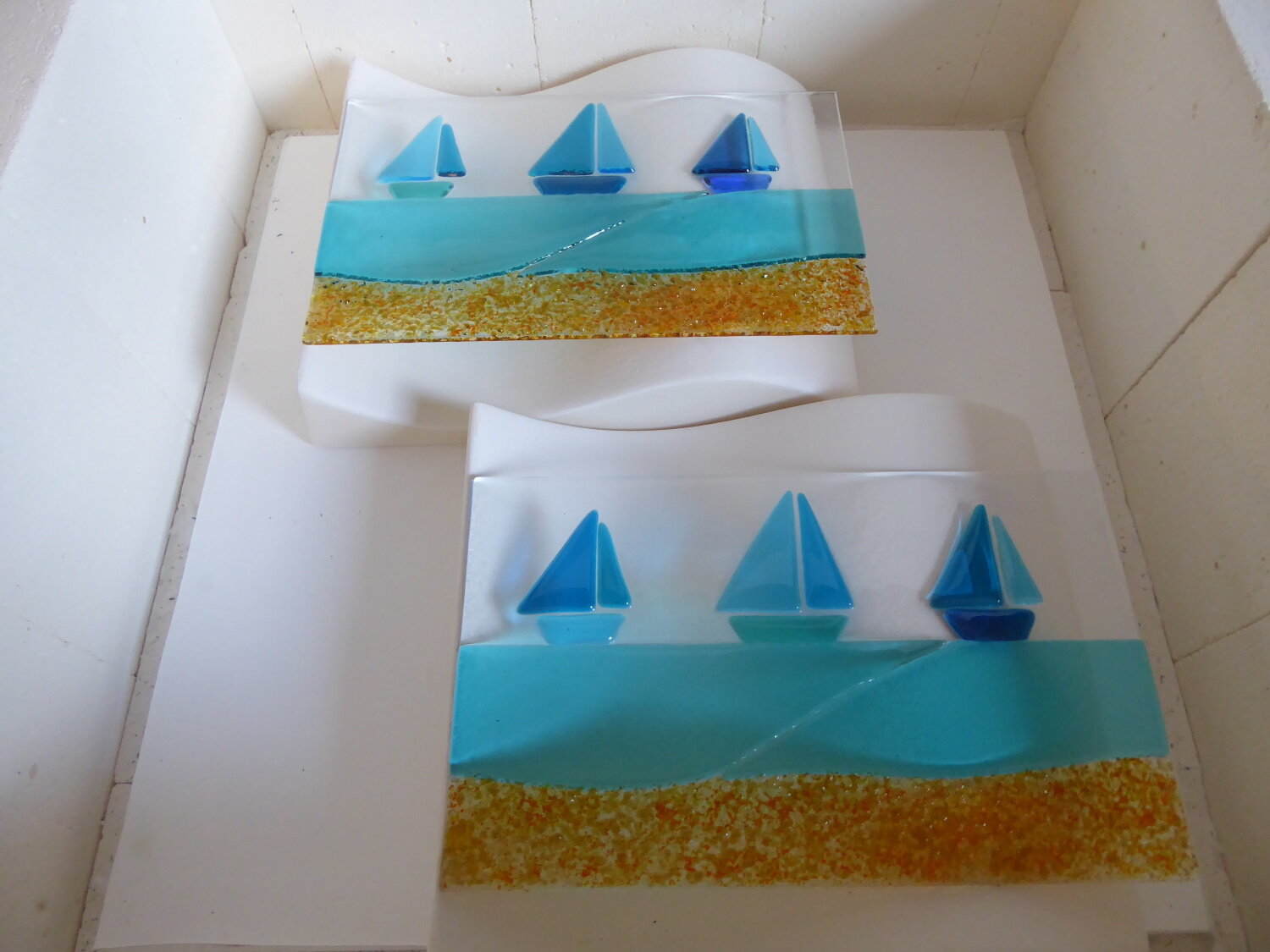 eva-glass-design-blue-boats-beach-seaside-fused-glass-wave-sculpture3.jpg