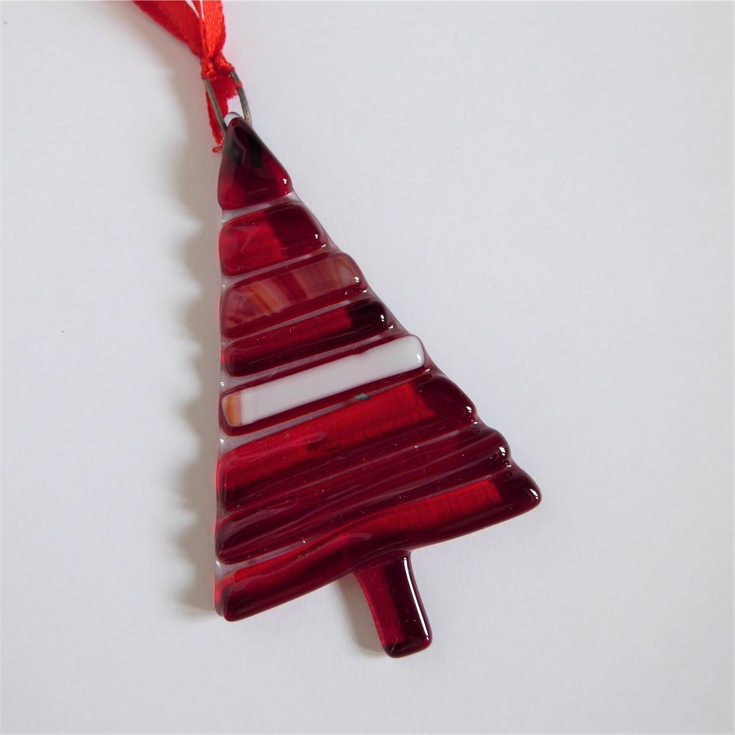  Eva Glass Design fused glass tree-shaped Christmas decoration with red stripes 