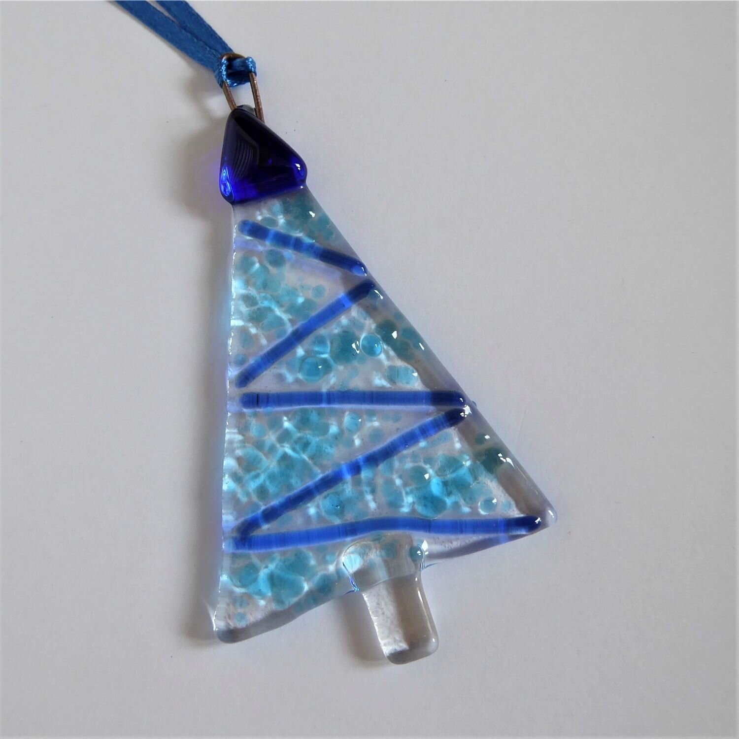  Eva Glass Design fused glass tree-shaped Christmas decoration with a colourful tinsel effect 