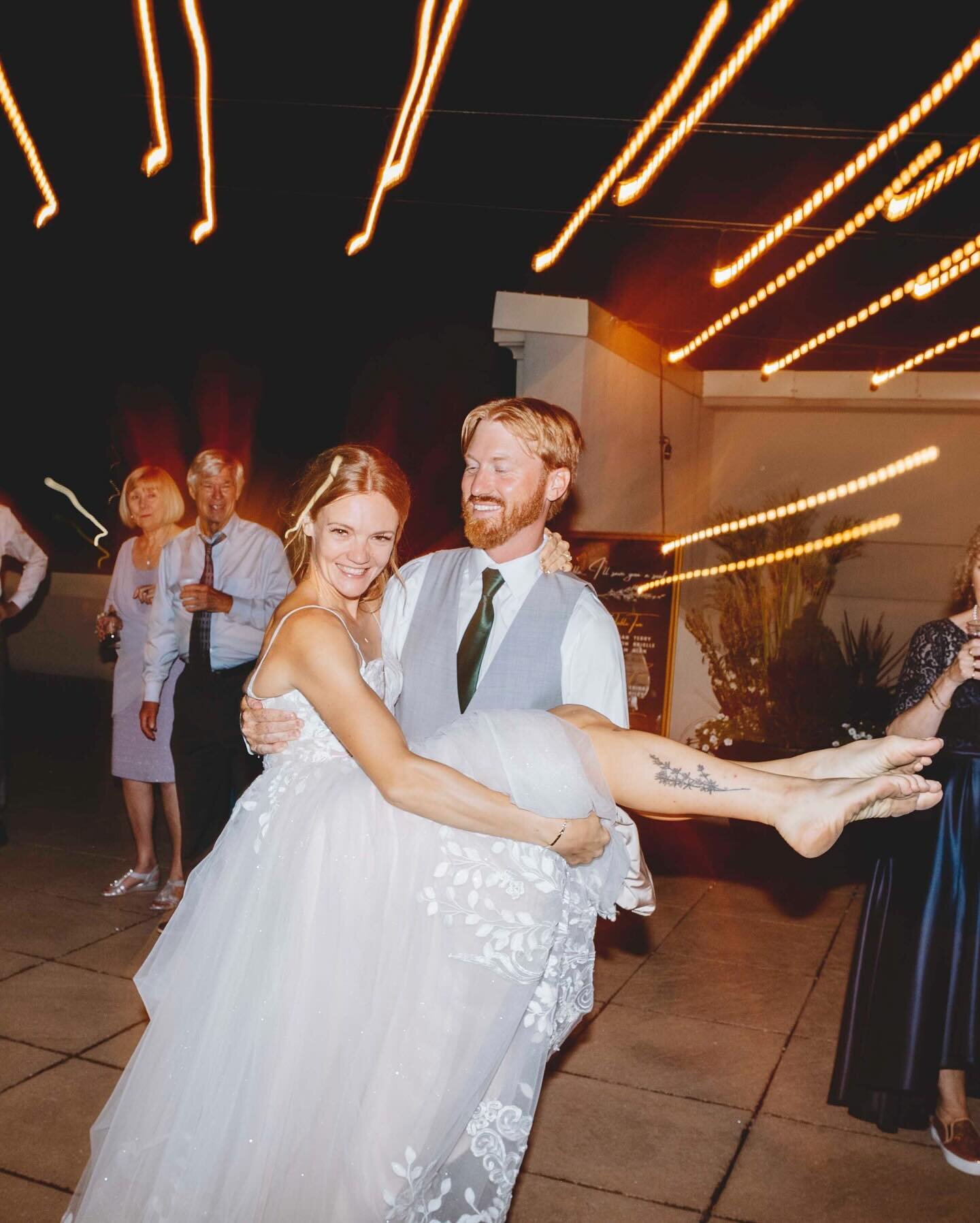 This is a rooftop dance party done right ✨👌 Getting lost in your wedding dress, jumping into the arms of your friends and cartwheels many cartwheels 🥳 🤸