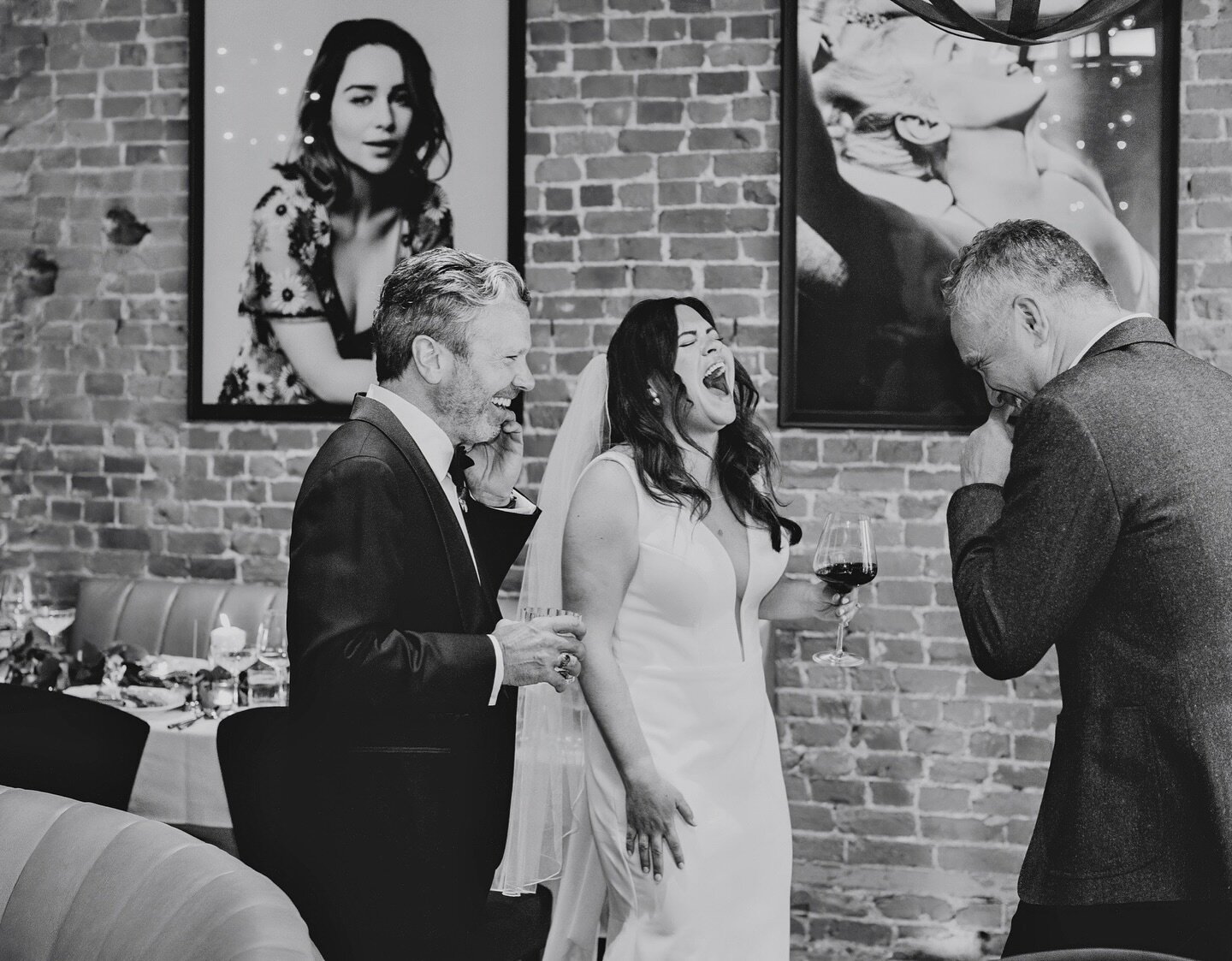 I love a BIG &ldquo;lol&rdquo; Here&rsquo;s one from Steph + Jeremy&rsquo;s day during their cocktail hr chatting to a friend✨ I really want to know what was so funny in this moment but alas I&rsquo;ll never know but maybe they&rsquo;ll remember by t