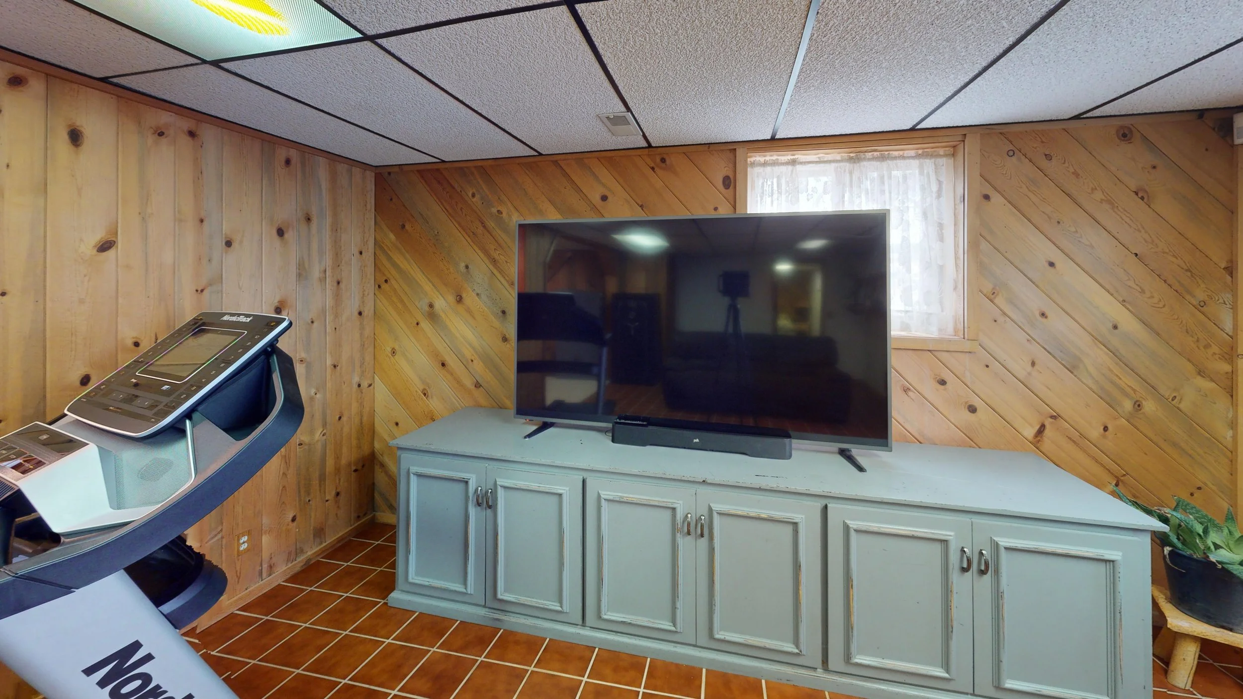 7-Park-Circle-Living-Room 1.jpg