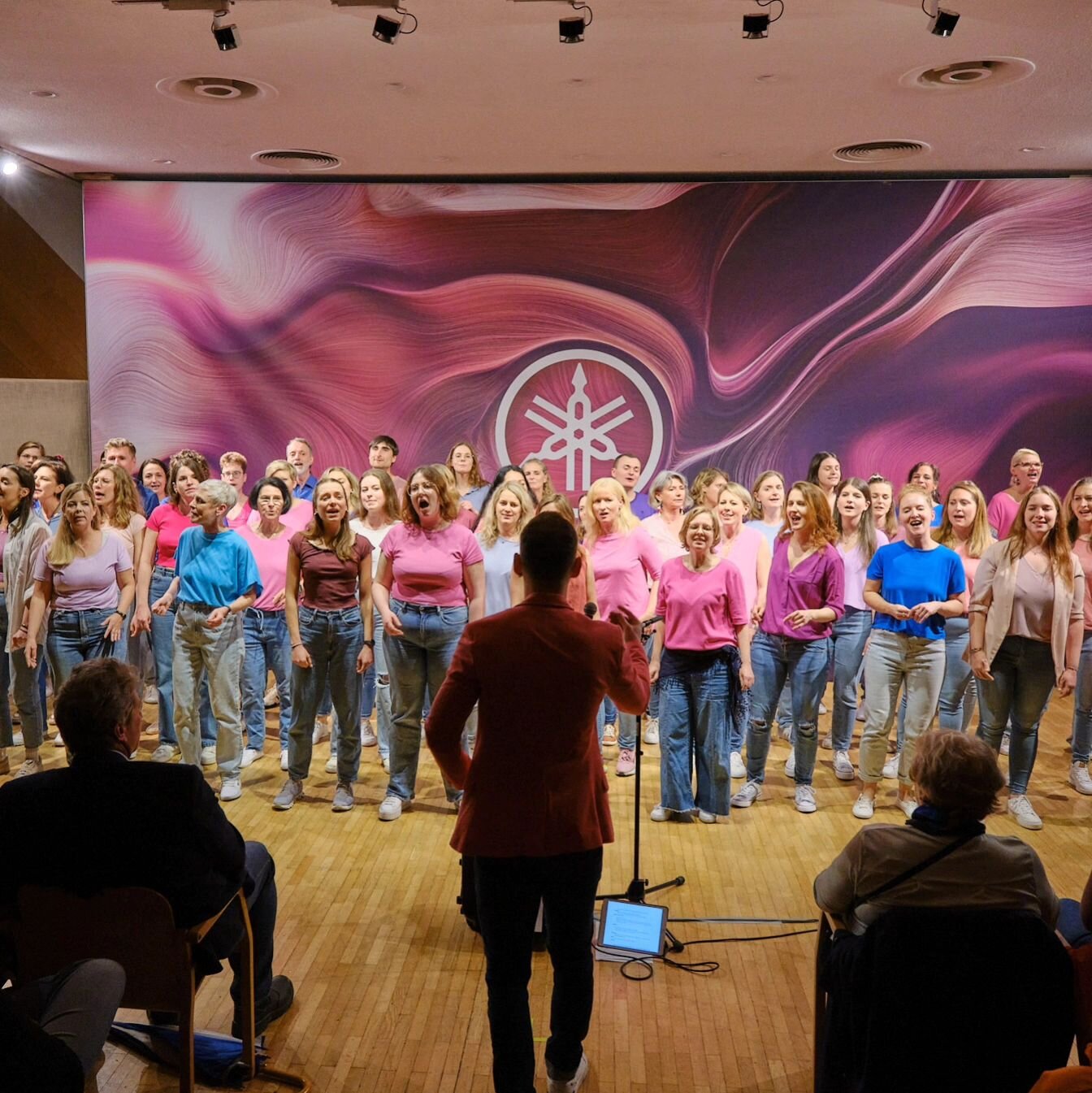 Das war VOCAL POP3 🎶✨ - unser gemeinsames Konzert mit dem @v.o.i.c.e_choir 💕 in der ausverkauften Yamaha Music Hall. Wir hatten einen wahnsinnig sch&ouml;nen Abend und freuen uns schon auf unser n&auml;chstes Konzert im Sommer! 
.
#popmusik #popcho