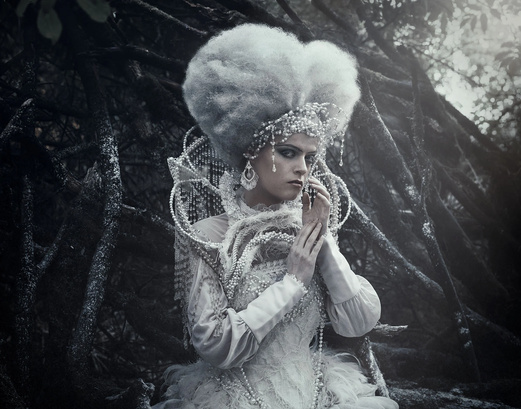 0687-fineart-conceptualphotography-costumedesign-mikaelaholmberg-mirjamlehtonen-morkcollective.jpg