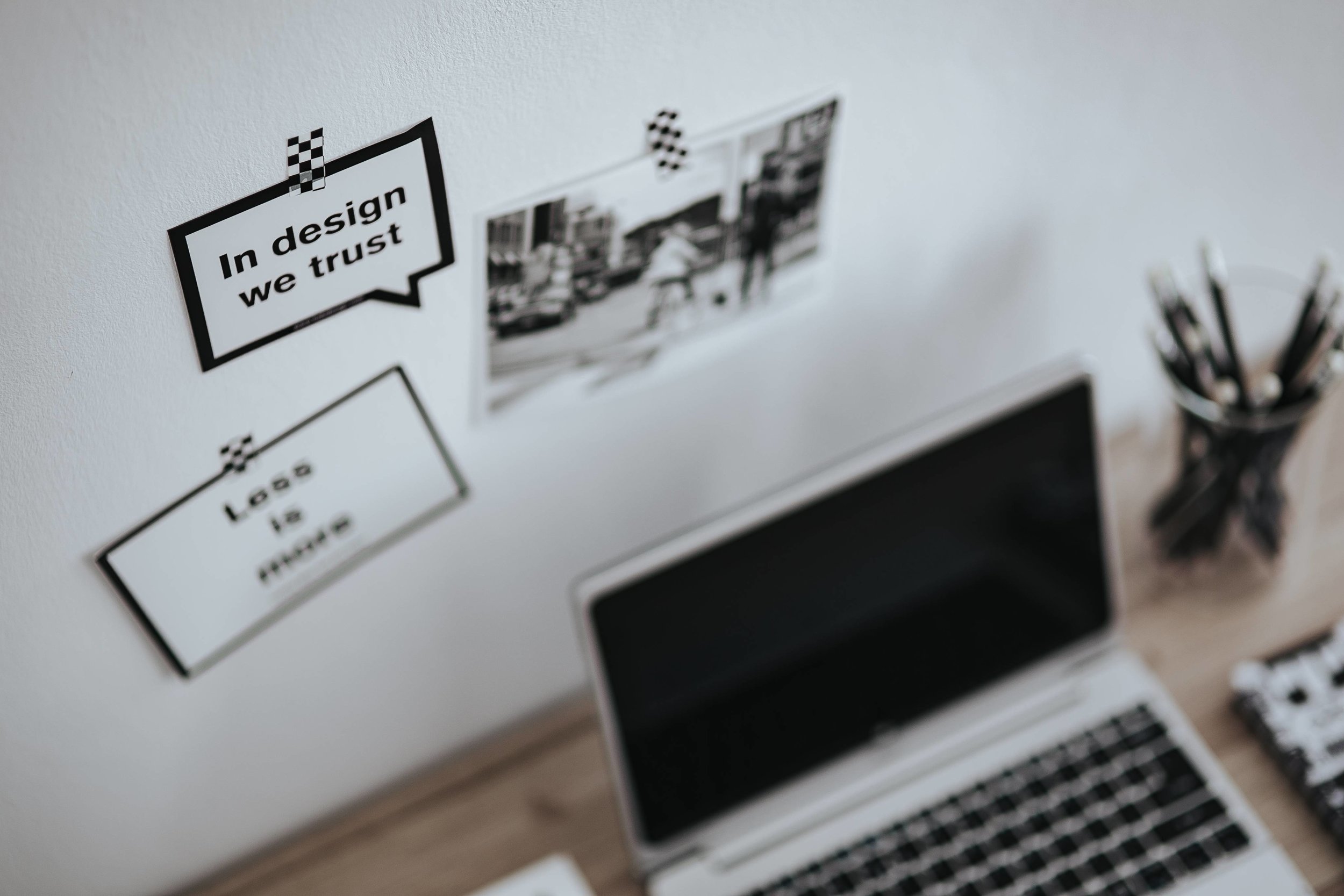 kaboompics_Inspirational cards with quotes, a black-and-white photo and a silver laptop.jpg