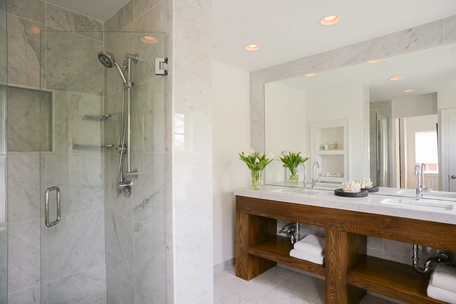 2955 Burns - Master Bath #1.jpg
