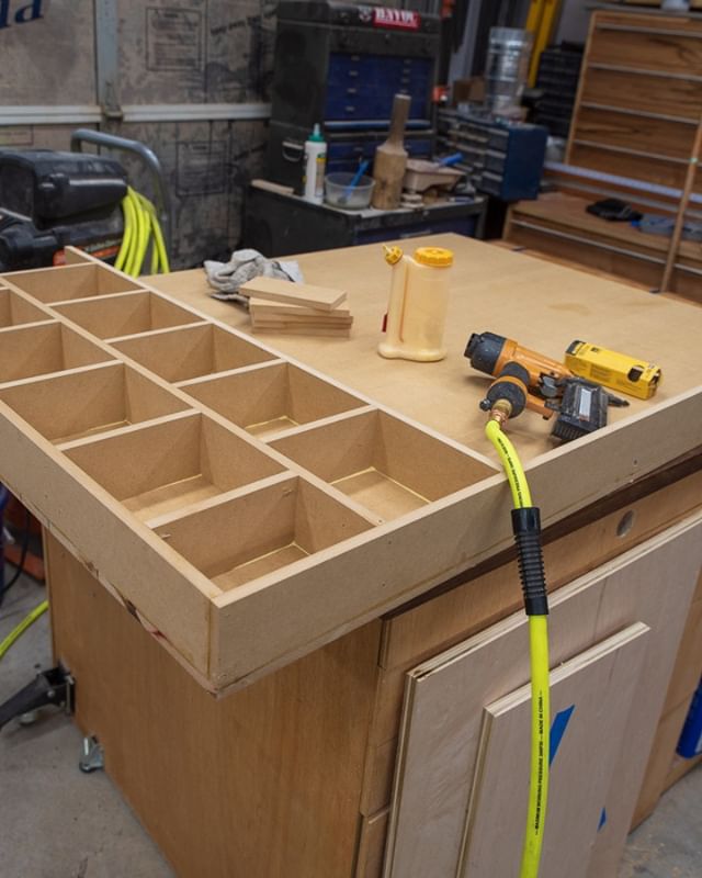 Making another outfeed/assembly table. Going different and doing a torsion box this time. Whats your preference for a workbench top? Torsion, single plywood, layered plywood, something else?⁣
.⁣
.⁣
.⁣
#workbench #assemblytable #outfeedtable #woodwork