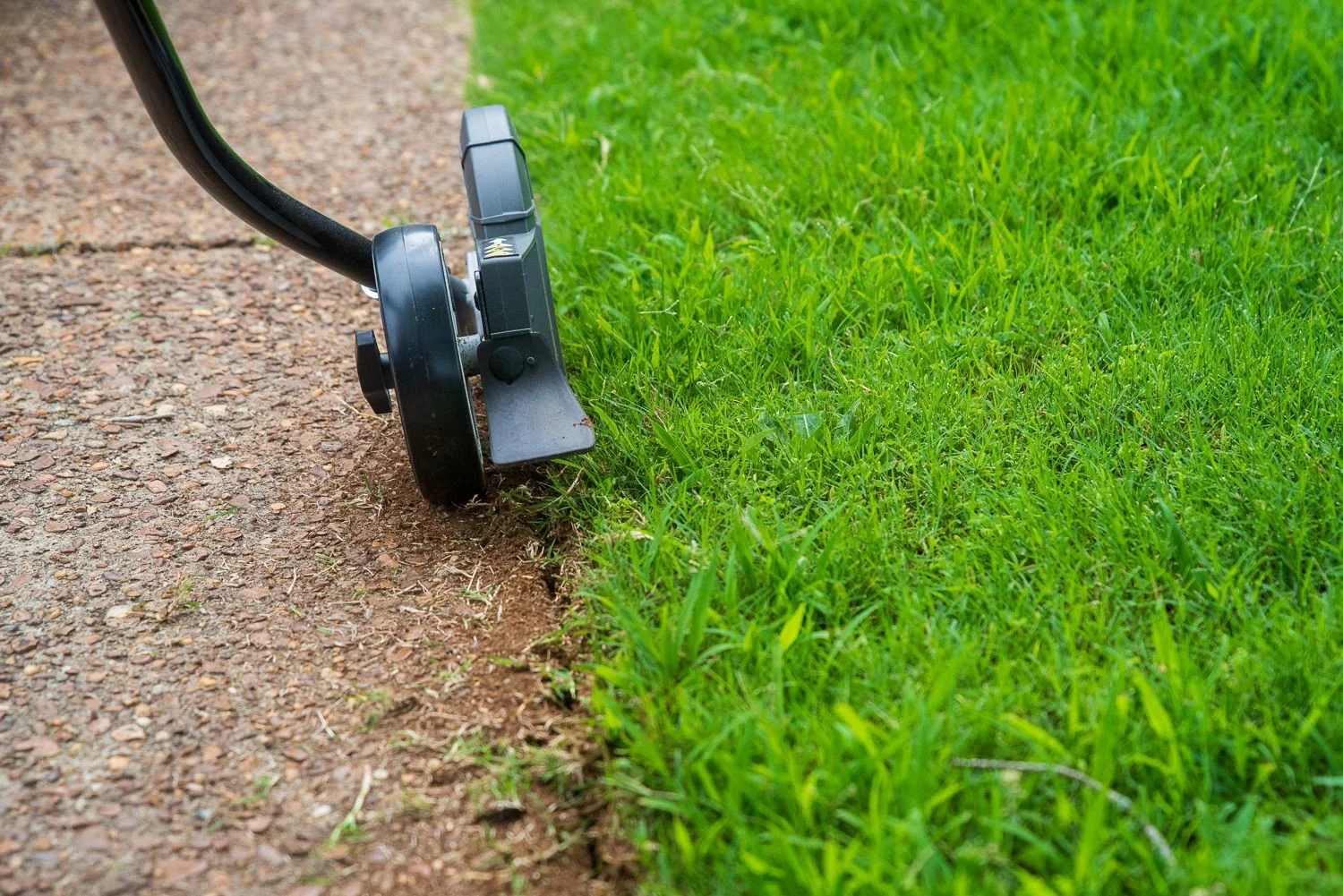 Ryobi Expand-It 8” Edger doing what it does best