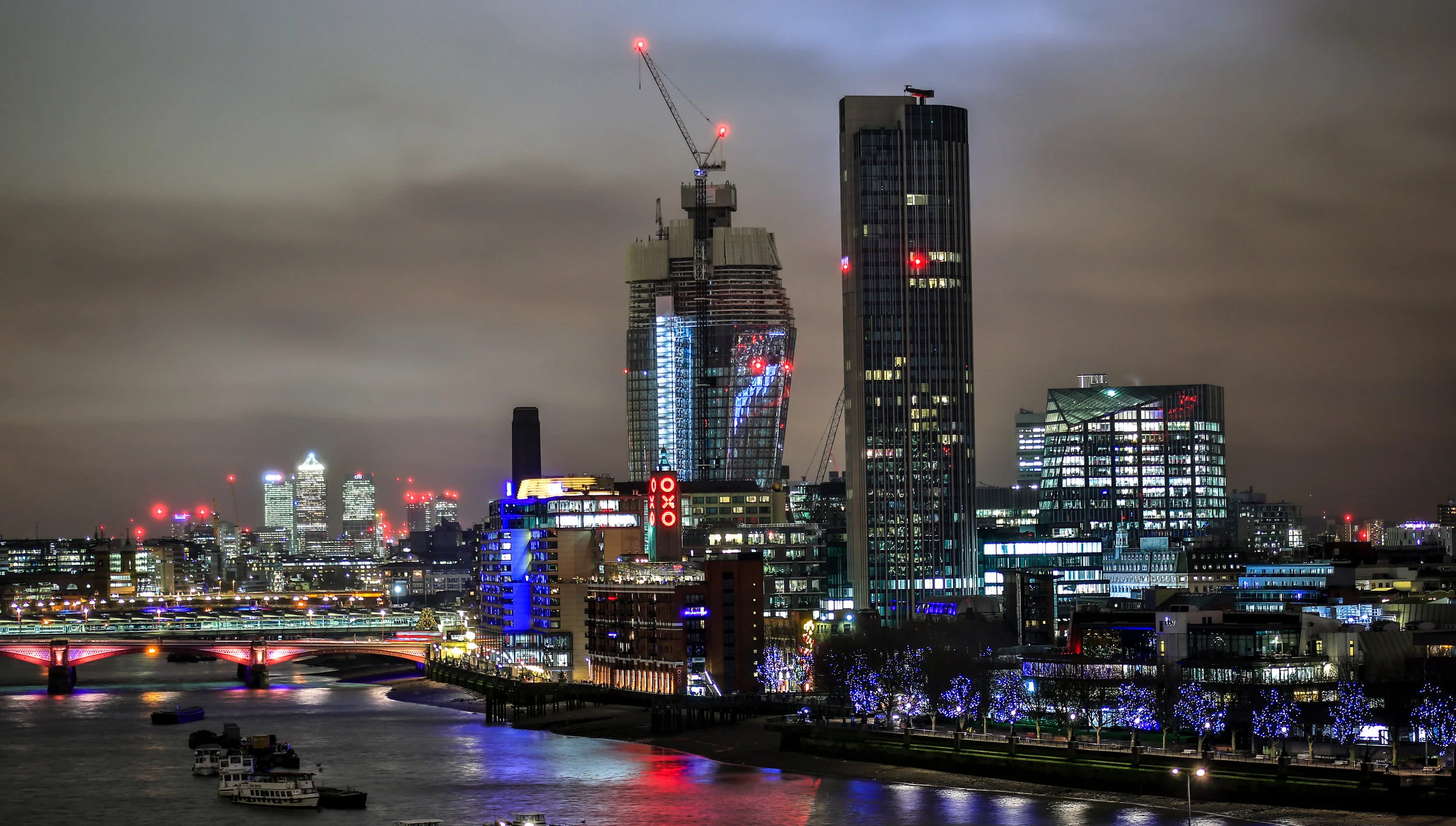 London AT NIGHT.jpg