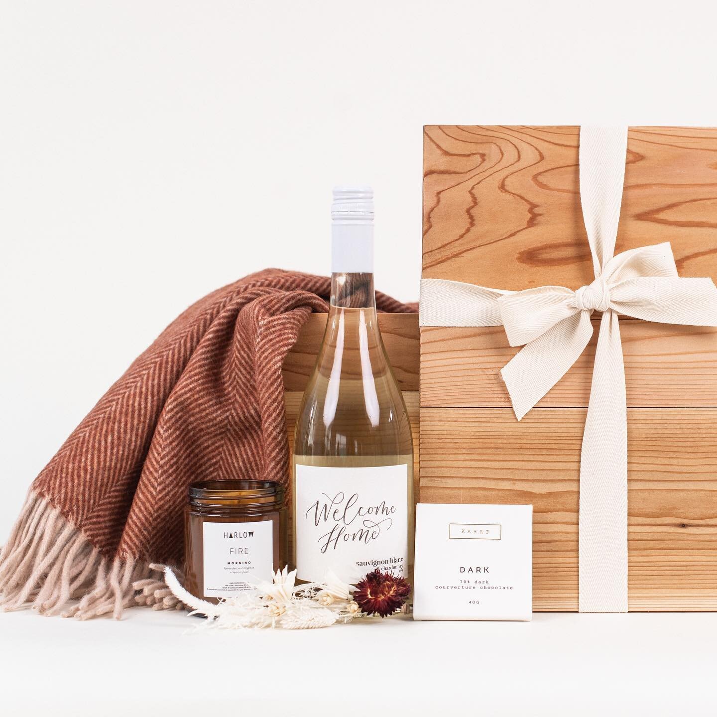 One of our fave styled product shots from our last shoot with @fromusgifting! The perfect housewarming gift box that supports all local small businesses! 💛 @essellco @harlowskinco @karatchocolate 

Are you ready to level up your online marketing gam