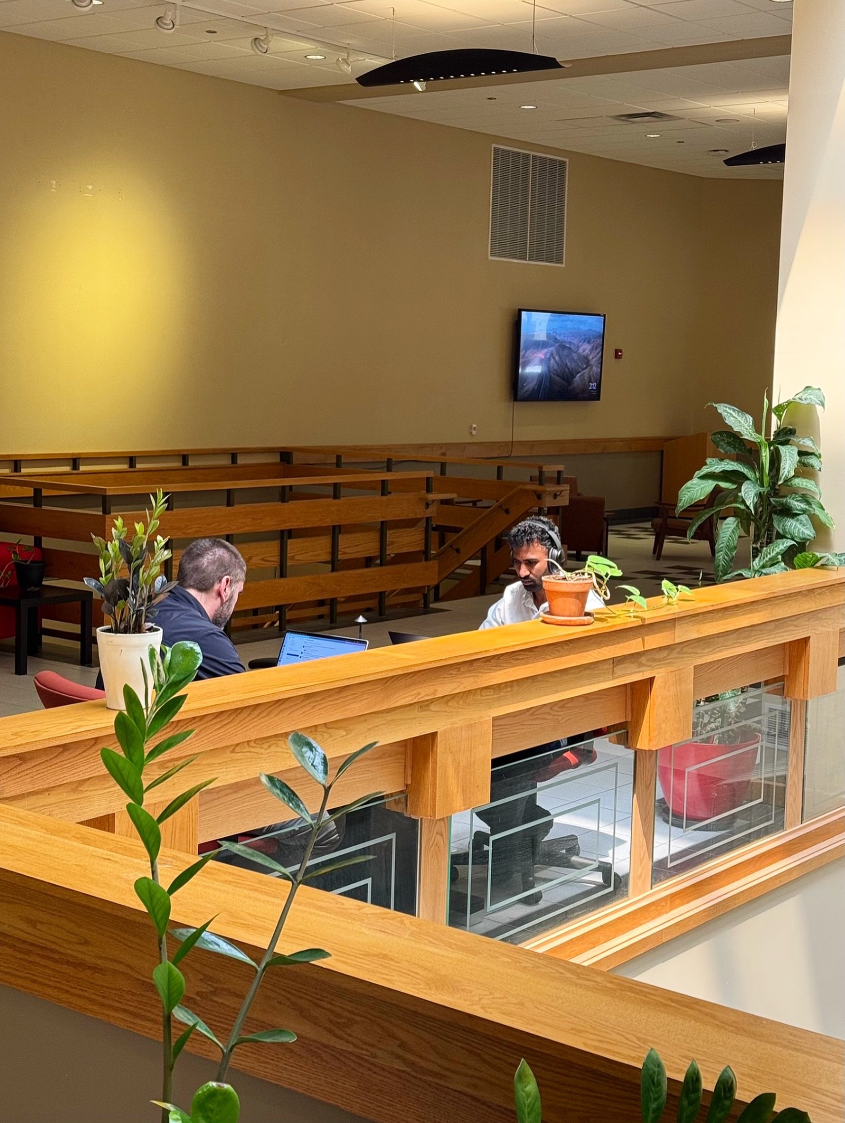 The kind of space that makes you want to stay awhile 🌿☀️

Filled with natural light, fresh ideas, and people building cool things alongside each other every day.

Stop in and get some work done this week, friends!