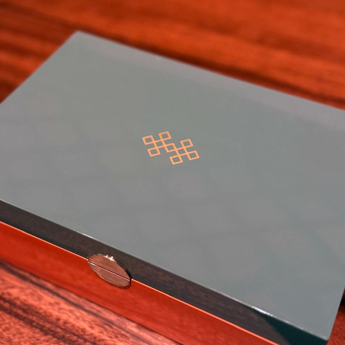 YUENJI-BOX.png