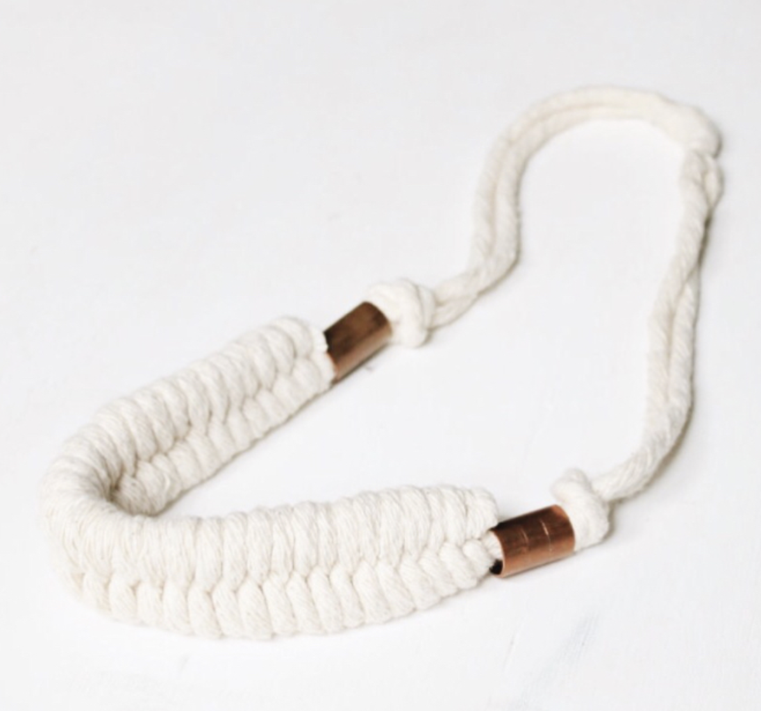 Fibrous Dolly Necklace in Natural