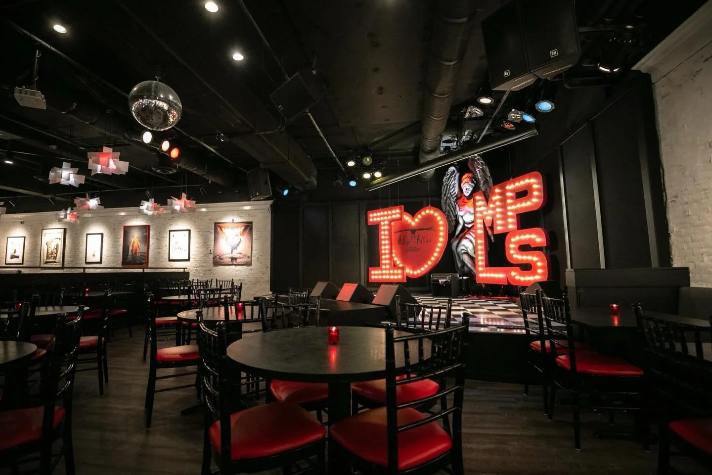 Courtney Burton and Friends will take the stage at @hellskitchenmn on Saturday, March 28 at 6PM! Make plans to join us 🎶