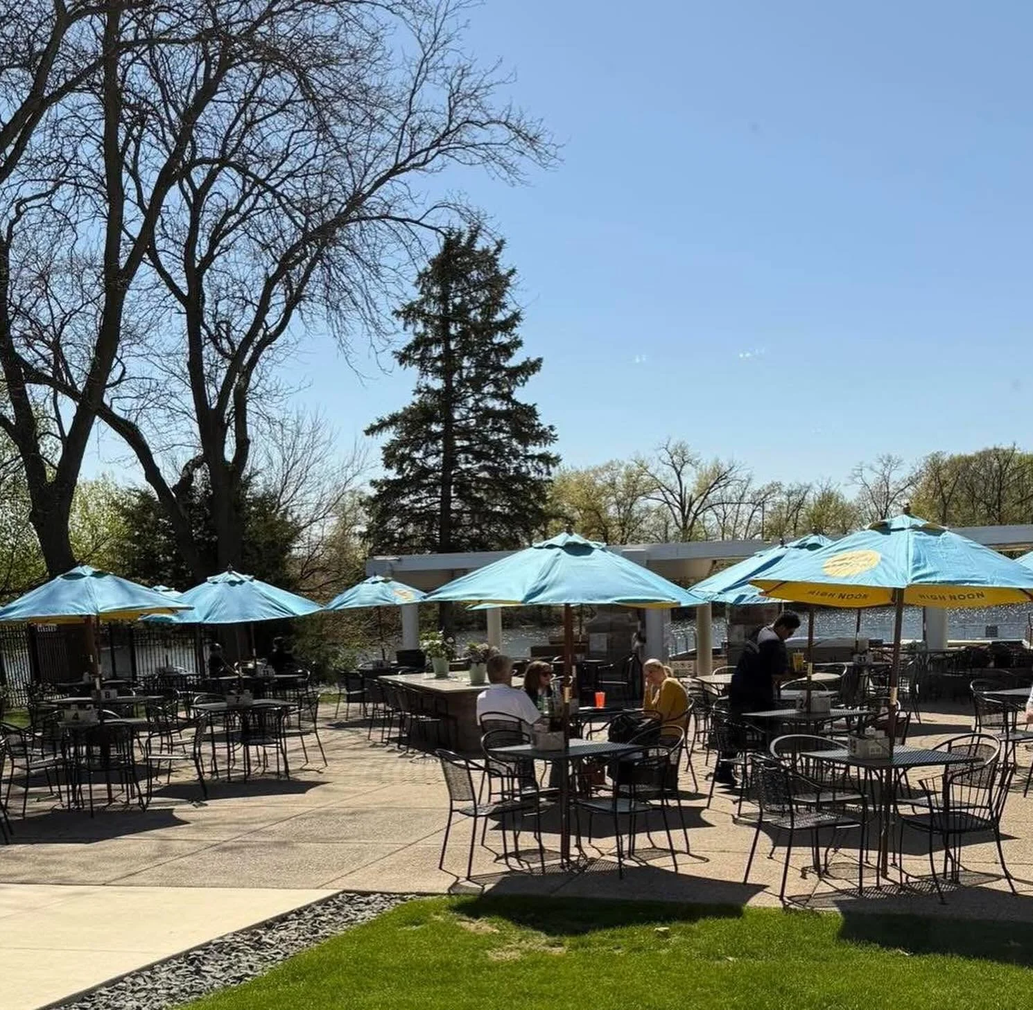 We are looking forward to welcoming special guest Scott Graves to join us on the Brianno&rsquo;s Chart House patio in a few weeks!

Mark your calendars: Monday, June 22 at 6:30 PM
@thecharthouse