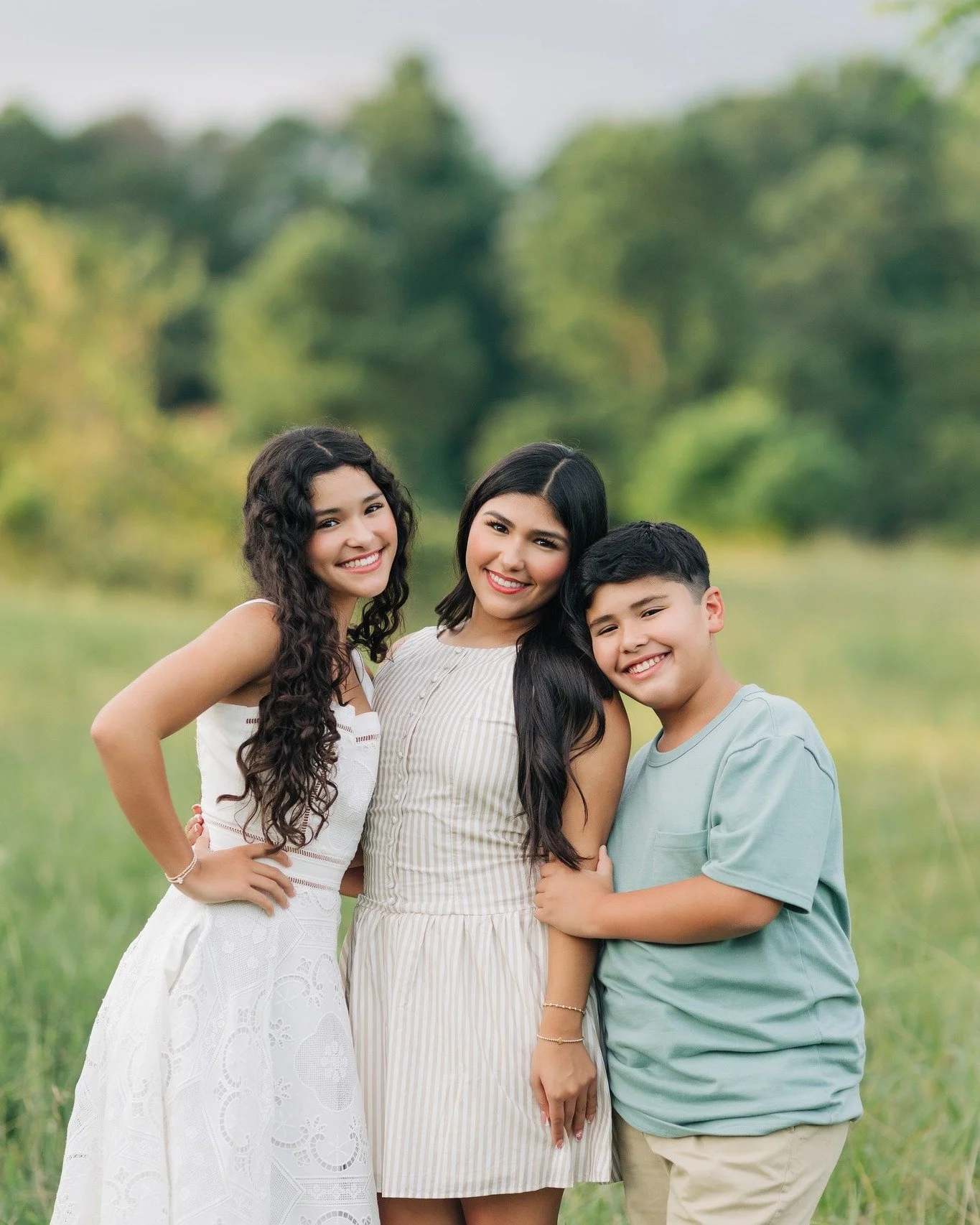 It's finally cooling off (slightly) here in Georgia! Which means it's a great time to be thinking about updating those family photos this year! This beautiful family found me online, used my personalized styling guide and made their session a breeze!