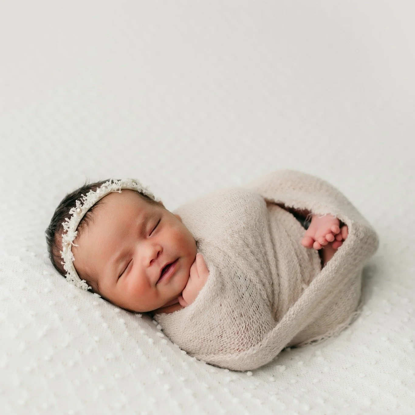 I've seen some of the most beautiful babies in my studio lately, including Ms. Evelyn ❤ If you're expecting in the next couple months - or even in 2026, it's never too early to get on my schedule 😉 #newbornphotographer #newborn #newbornbaby #newborn