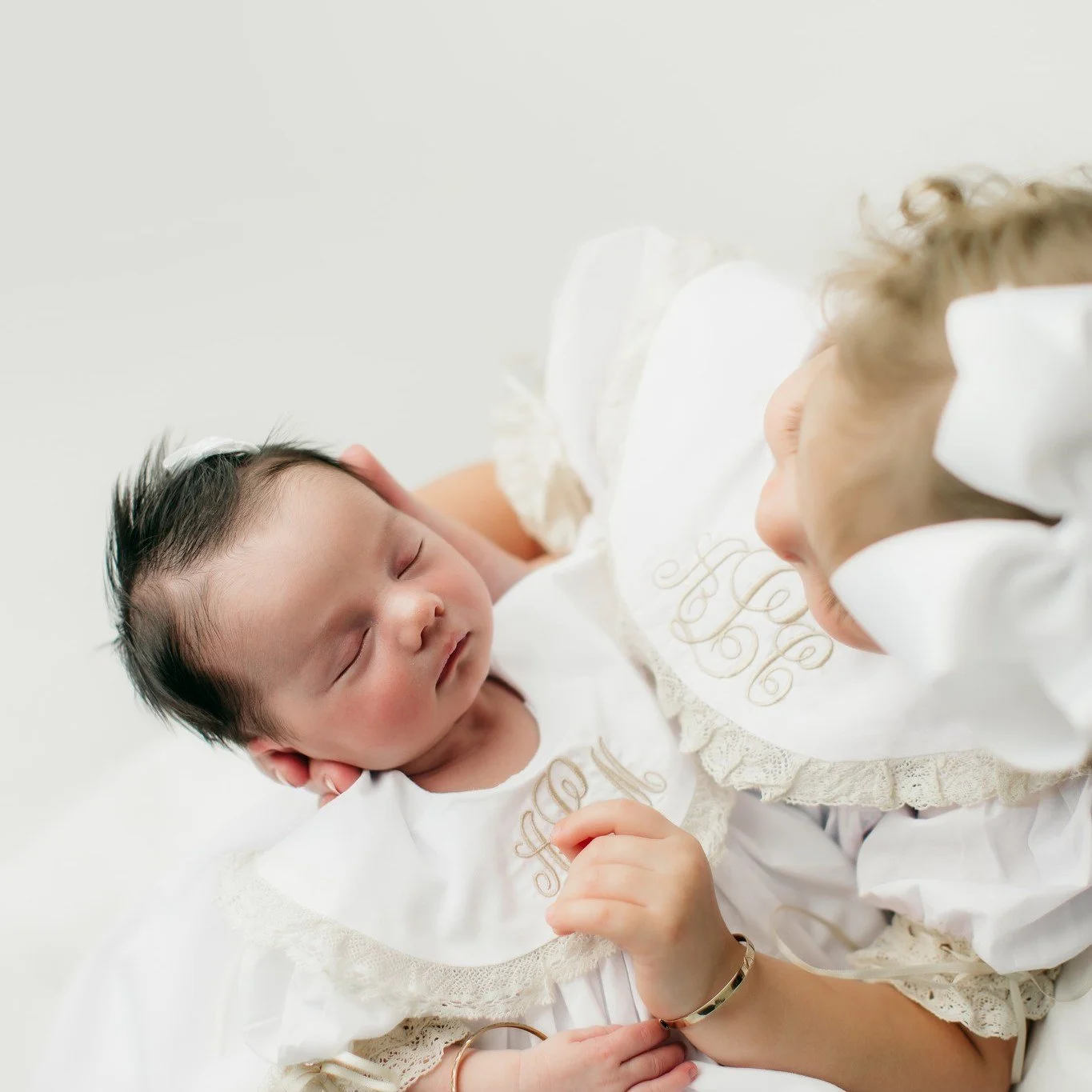 A beautiful newborn session in the comforts of my studio ❤ 

I make it as easy as possible on families by providing a peaceful environment and a prep-guide to take the guess work out of making your session as pleasant as possible. 

I'm thankful for 