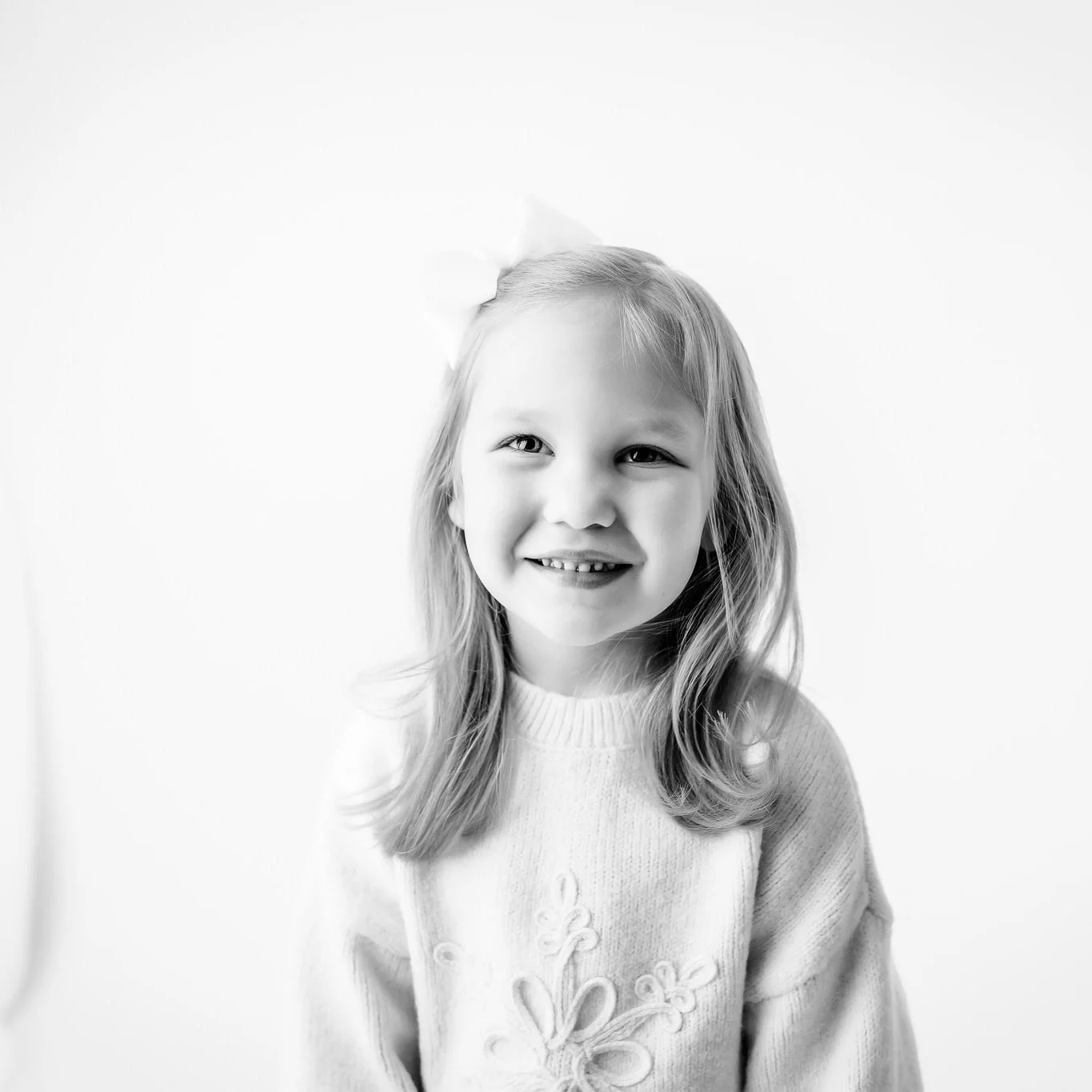 I just LOVE when the babies I photographed as newborns RUN in my front door to give me the biggest hug! It's so sweet to have history with so many families ❤ Thank you Polly for the sweetest hug 😍 #milestone #milestoneevents #milestonephotography #m