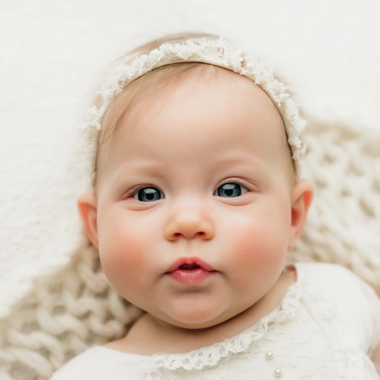 Don't miss these milestones! 

It's so wild to see how much babies change every few months. They start making eye contact, reciprocating smiles and giving the sweetest laughs in just the first few newborn months ❤ Then before we know it - they are cr