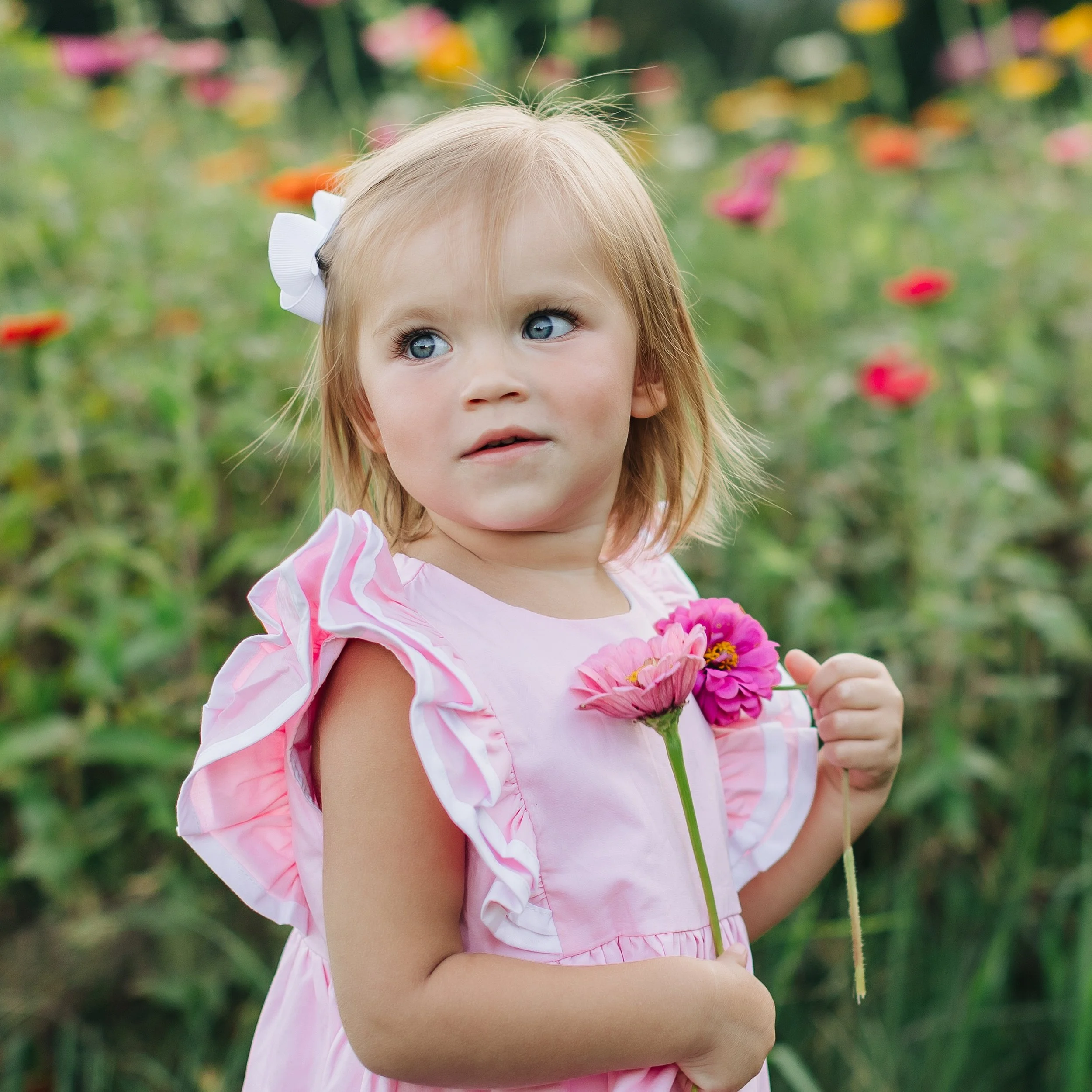 I have 8 zinnia sessions available in July! And just updated Milestone Monday sessions for the Summer! Grab a spot while they are available. Link in bio!