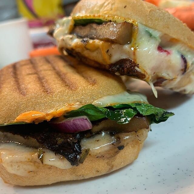 6/9 Specials! 
Soup: New England Clam Chowder and 3 Bean Chili 
Portobello Sliders w/ a roasted red pepper aioli, provolone, spinach and red pepper on GF Ciabatta 
Black Bean and Brown Rice Burrito w/ avocado and chipotle aioli

Taco Salad w/ walnut 