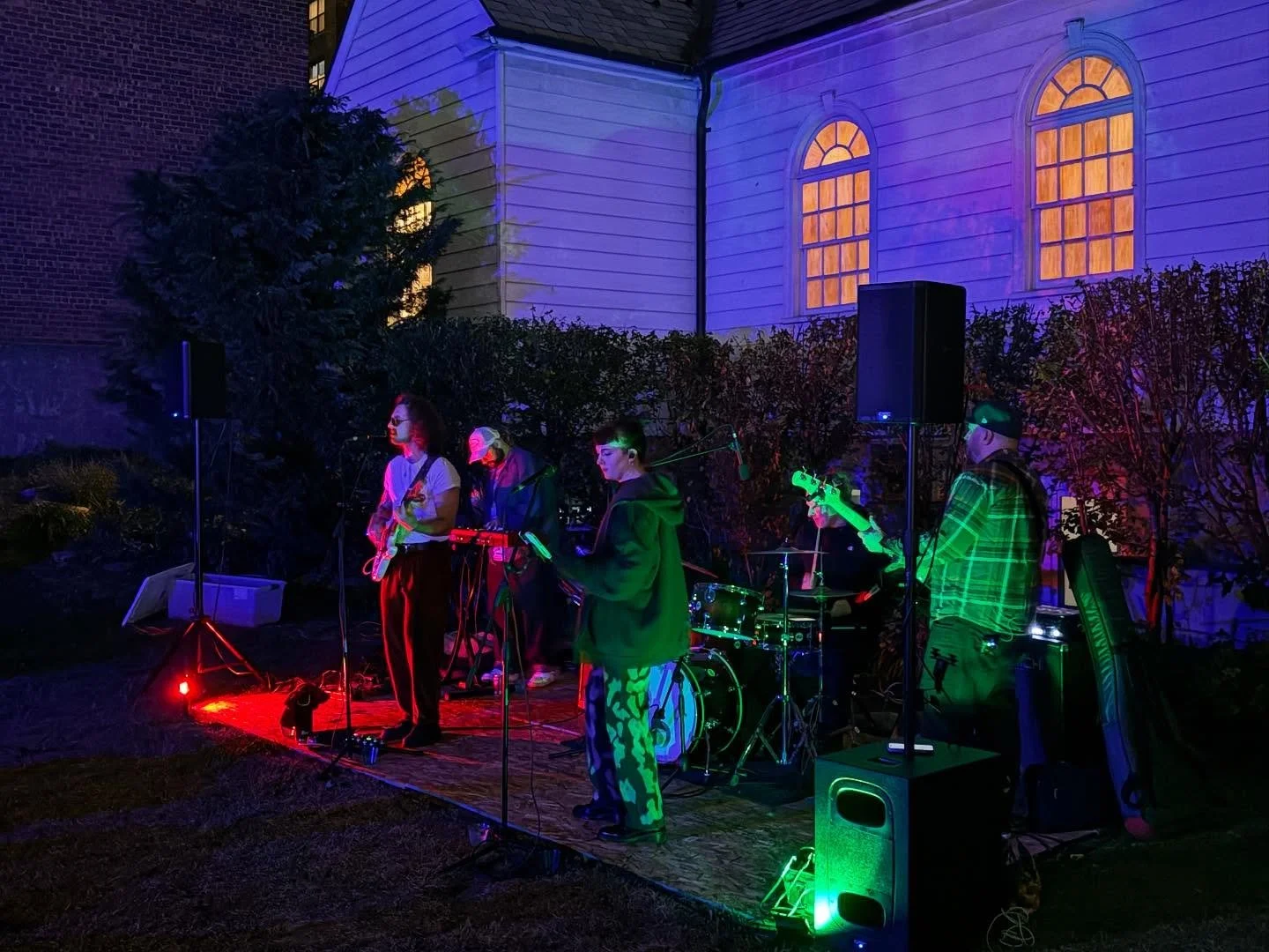 Electric vibes from our concert on the church lawn this past Friday. Special thanks @noahleximusic and friends for putting on amazing show! We love Jesus, and we love having a good time with our church family and local community. 😎🥳🥰