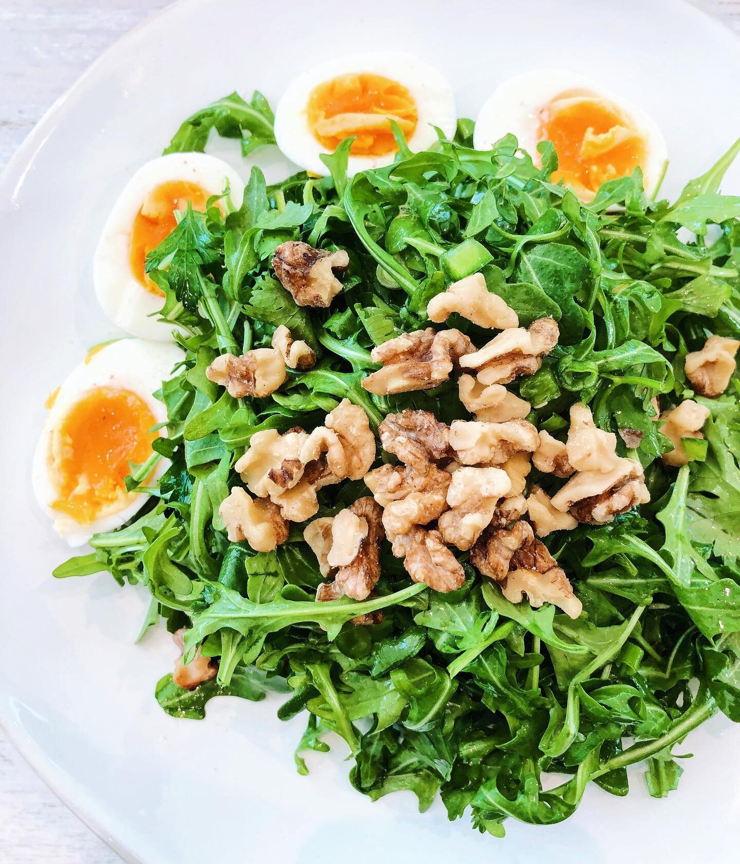 COMMON MYTH: Eating foods high in cholesterol will increase your cholesterol levels ❌⁣
⁣
I feel like cholesterol is still feared and I want to break down the TRUTH about it! 😎⁣
⁣
For so long we were told to fear eating egg yolks because of their cho