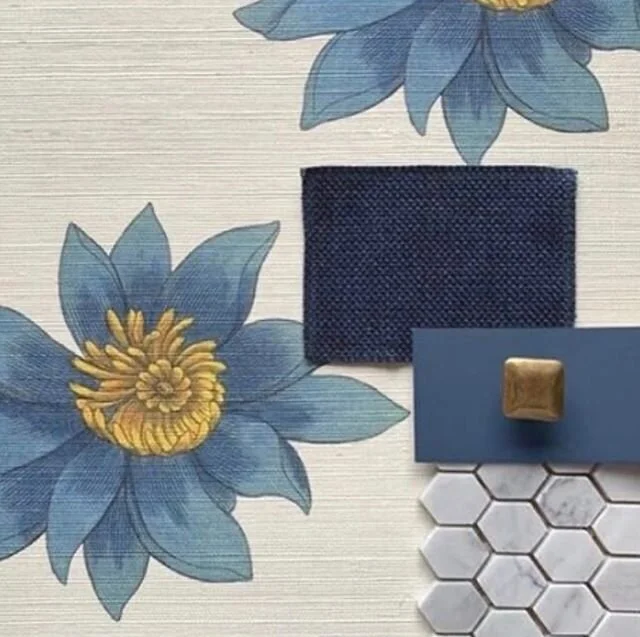 Flora on grasscloth from @abnormalsanonymous available through @quintus_losangeles @quintus_home @quintus_textiles #losangeles #losangelesinteriordesigner #grassclothwallpaper #wallpaper #santabarbara #wallcovering