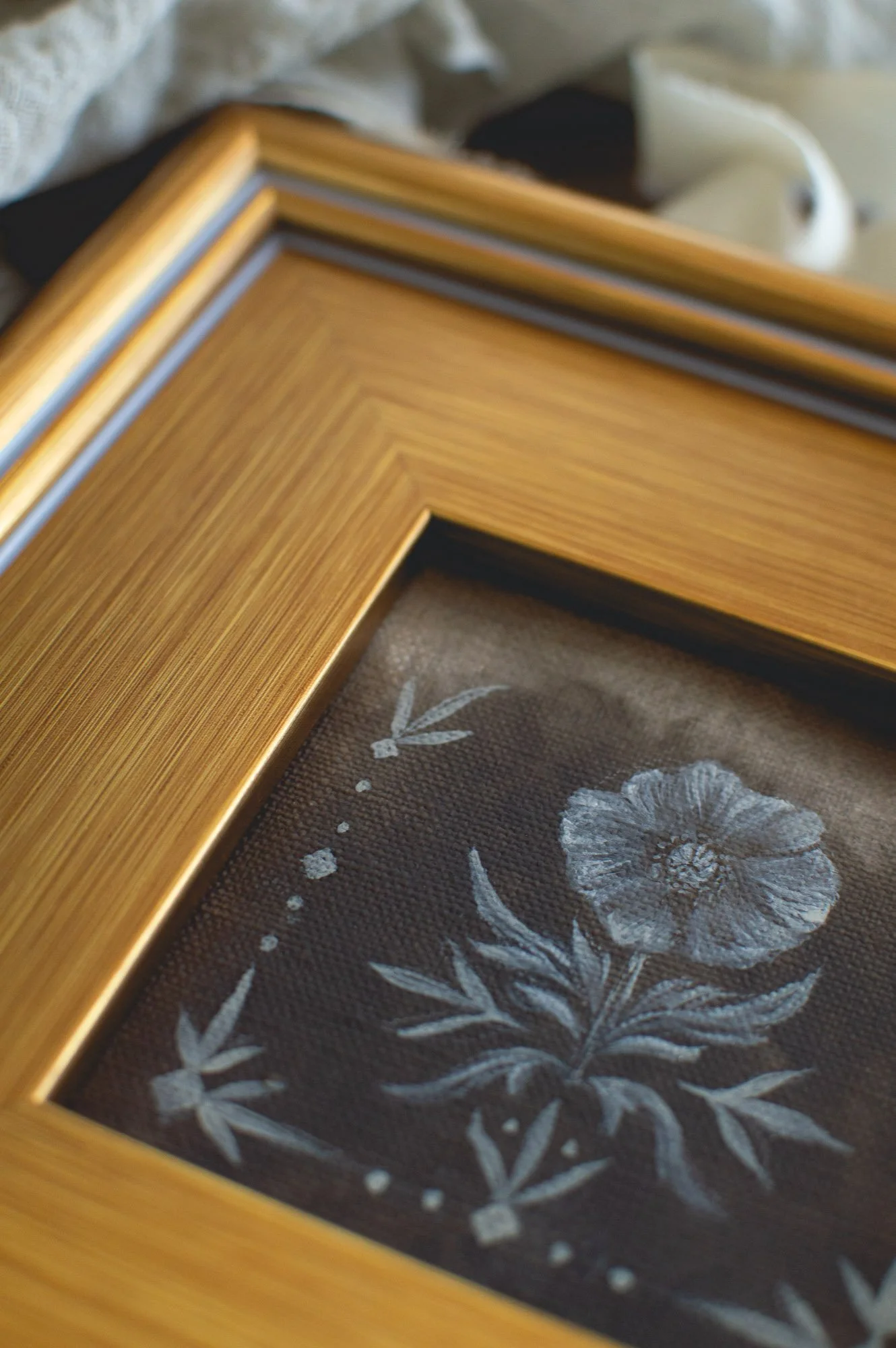 4x4%22 gold frame corner with poppy.jpg