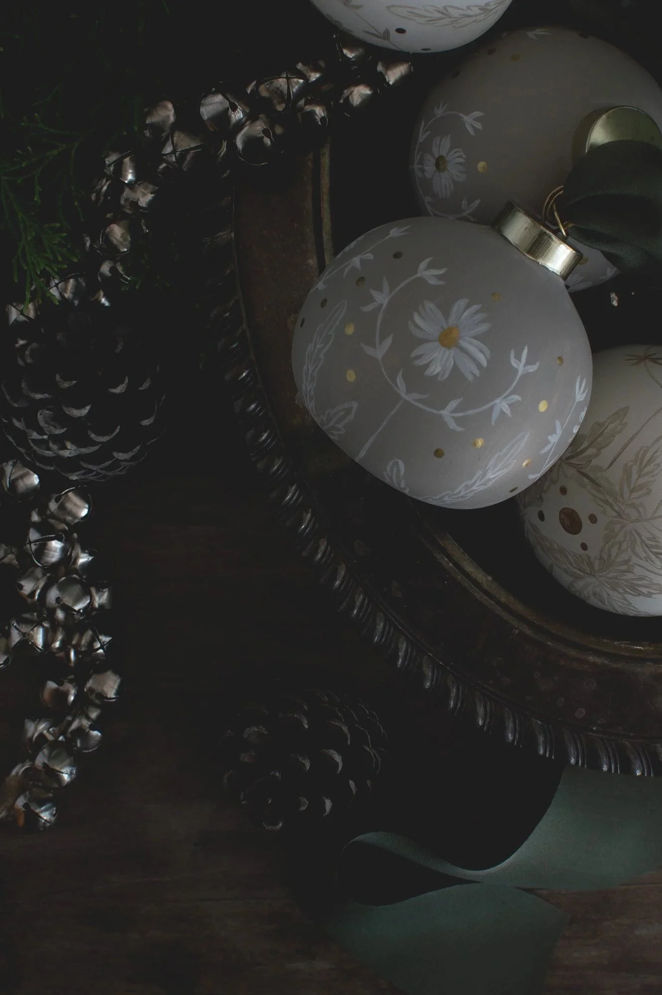 Grey%2C+White%2C+and+Gold+Floral+Christmas+Tree+Ornaments+box_Kara+Valentino+Ffield.jpg
