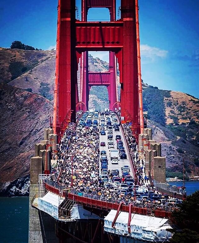 Compassion in Action 🙌🏻🙌🏼🙌🏽🙌🏾🙌🏿 Inspiring photo of the protest on the Golden Gate Bridge this past Saturday that was organized by courage teens. I ❤️ SF.

Thank you also to the people handing out face masks. 🙏 😷 😃 
Photographer: unknown.
